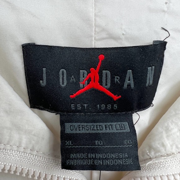 Jordan Women's Essential's Lightweight Overweight Jacket in Light Orewood Brown - Picture 8 of 11